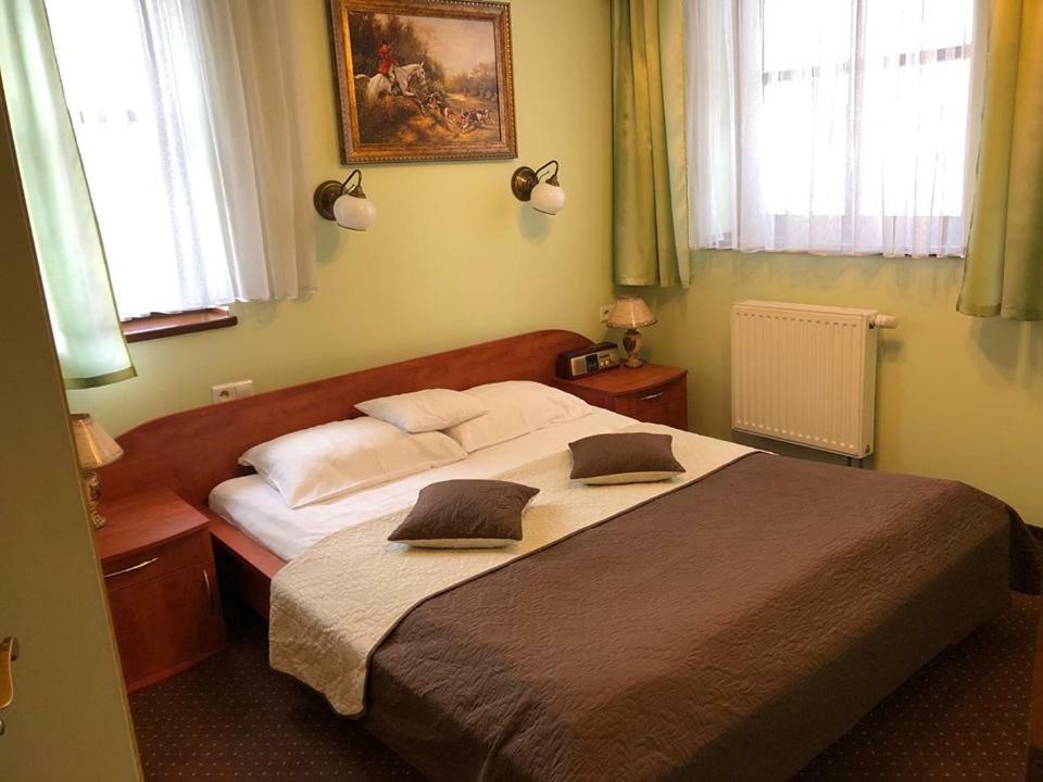 Hotel Restauracja Podzamcze Estetino Exterior foto