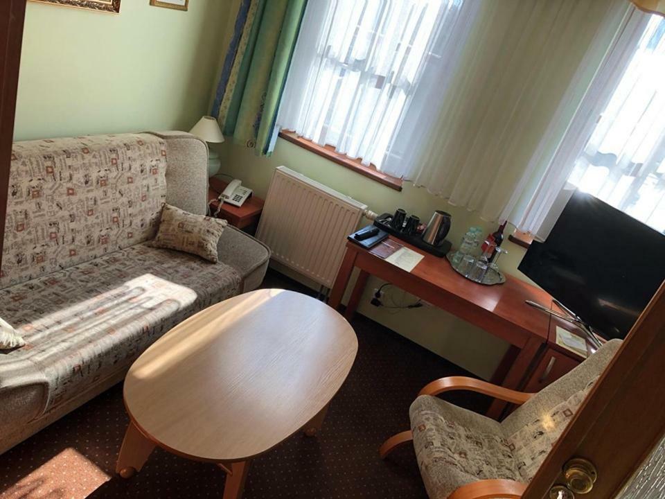 Hotel Restauracja Podzamcze Estetino Exterior foto